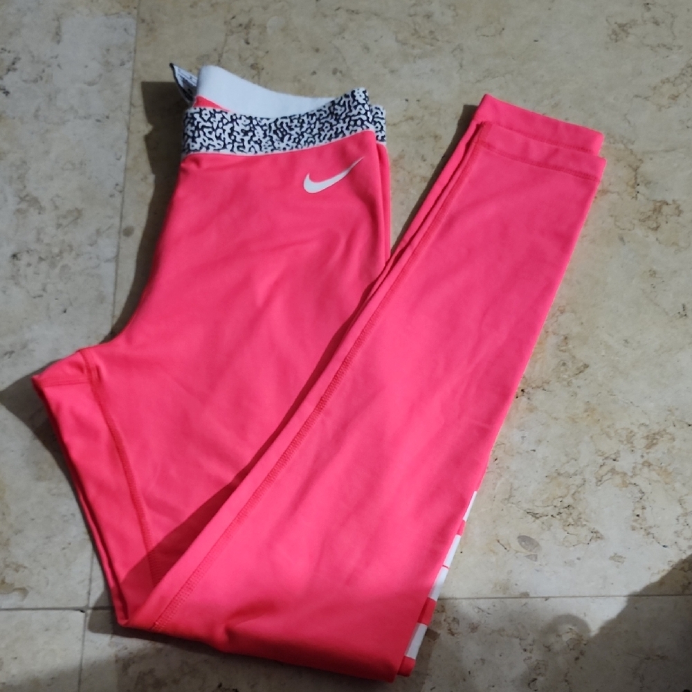 Nike Women Vibrant Pink Leggings Used Good Conditions Size M
